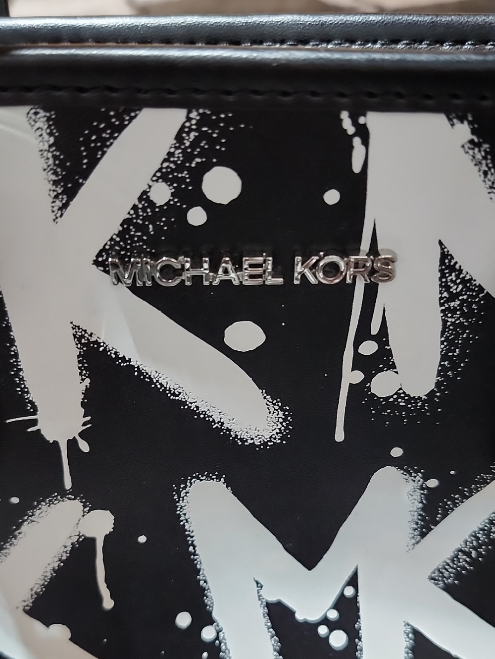 MICHAEL KORS NEW YORK CITY BLK & WHITE GRAFFITI LOGO PRINT XS MINI CROSSBODY BAG - Picture 2 of 16